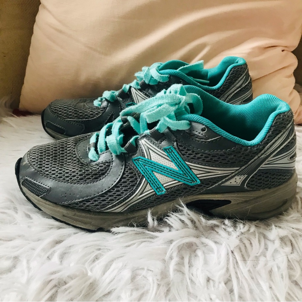 New Balance 400 running sneakers in grey and turquoise